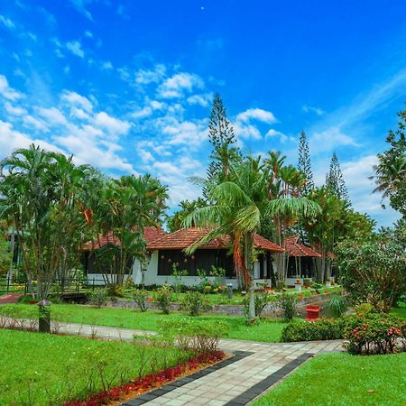 Paradise Heritage Resort Kumarakom Buitenkant foto