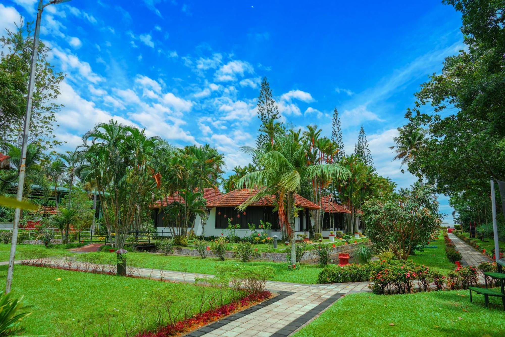 Paradise Heritage Resort Kumarakom Buitenkant foto