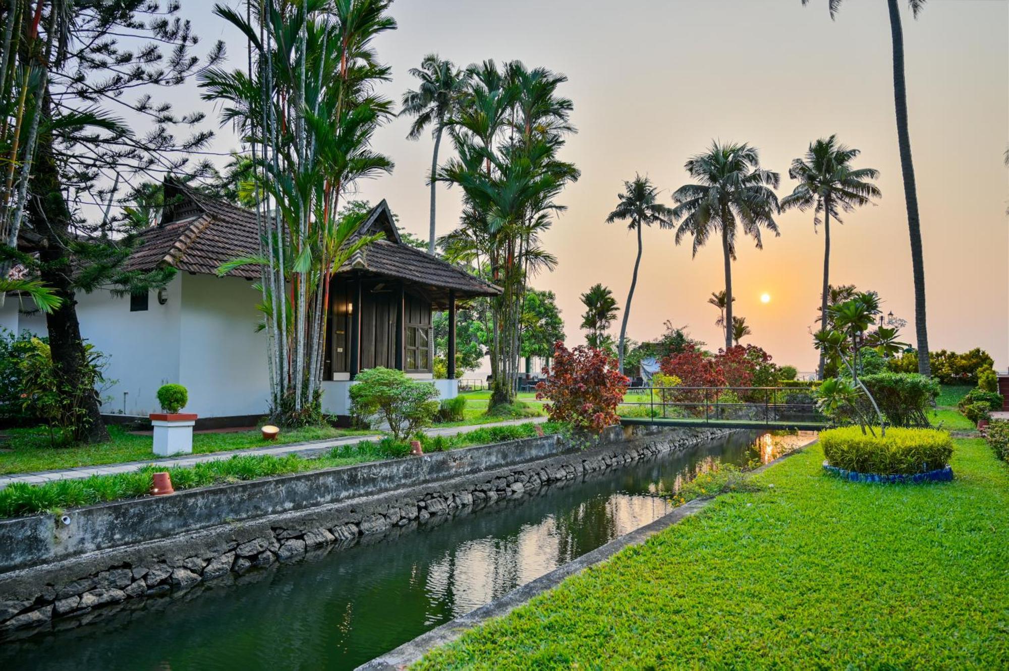 Paradise Heritage Resort Kumarakom Buitenkant foto