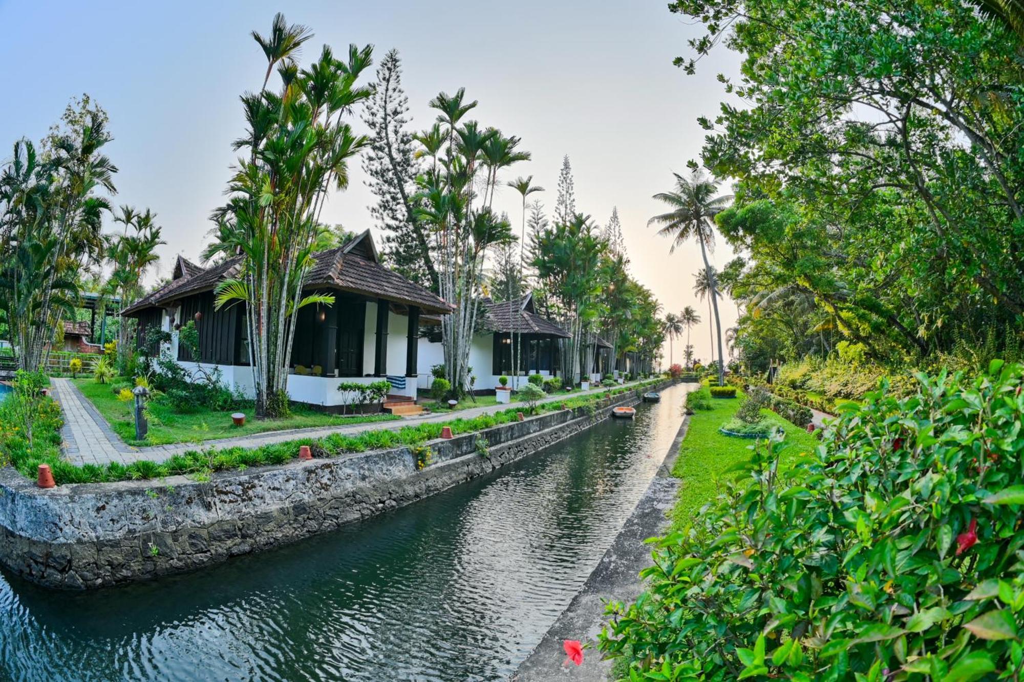 Paradise Heritage Resort Kumarakom Buitenkant foto
