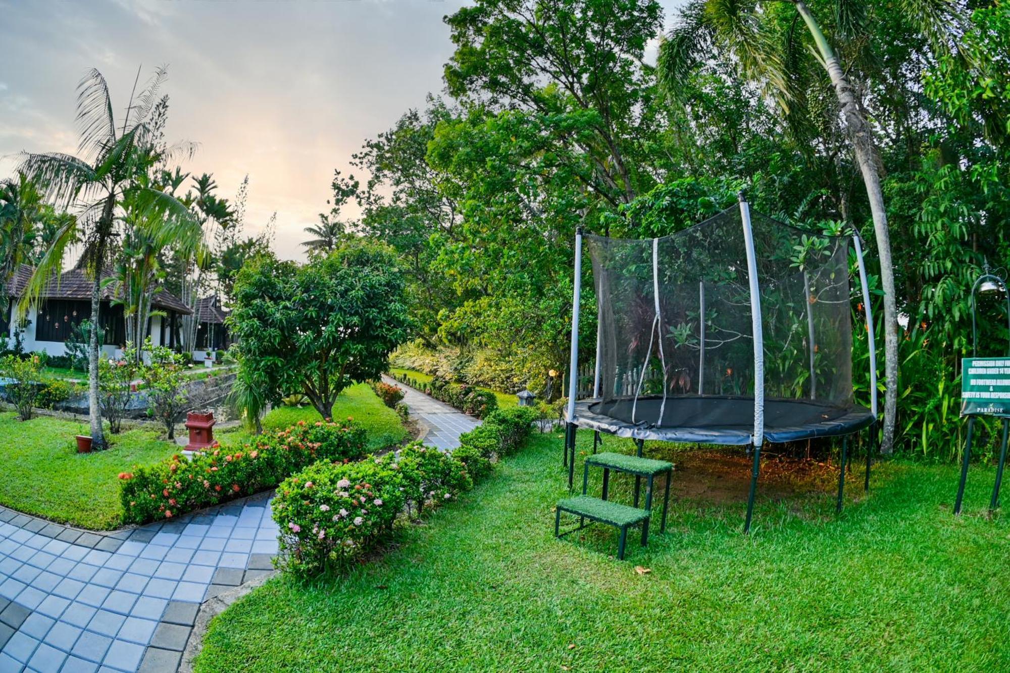Paradise Heritage Resort Kumarakom Buitenkant foto