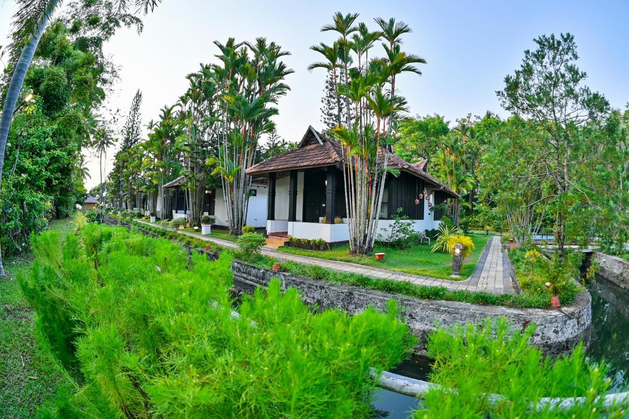 Paradise Heritage Resort Kumarakom Buitenkant foto