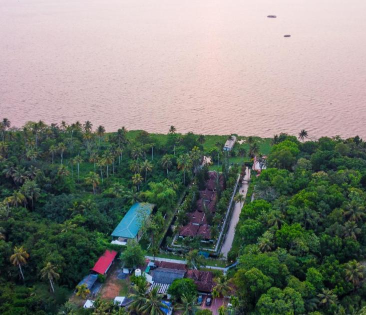 Paradise Heritage Resort Kumarakom Buitenkant foto