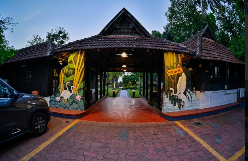 Paradise Heritage Resort Kumarakom Buitenkant foto