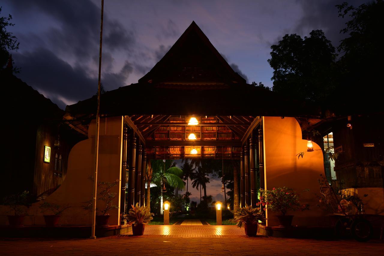 Paradise Heritage Resort Kumarakom Buitenkant foto