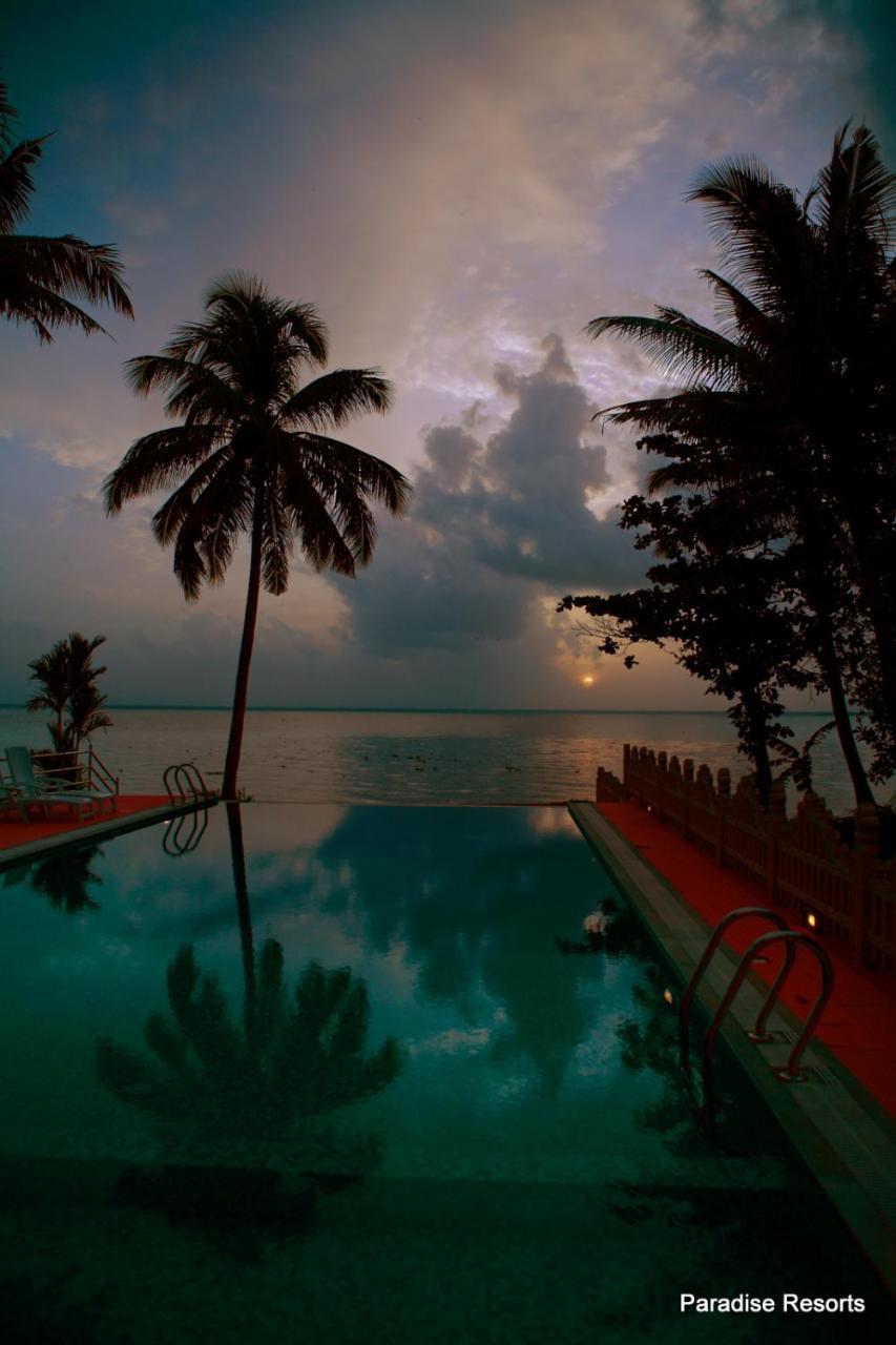 Paradise Heritage Resort Kumarakom Buitenkant foto